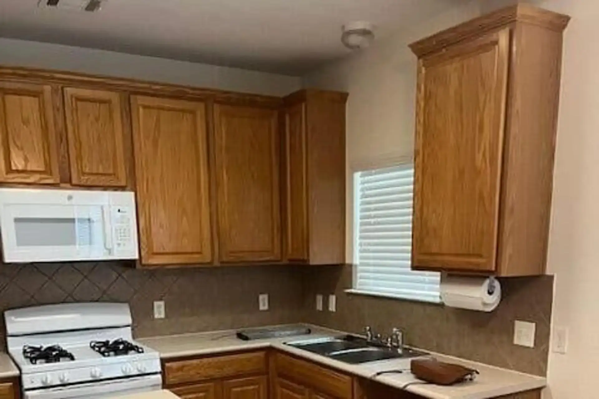 IMG_1760-rotated-e1748022891681-1_1920x1280