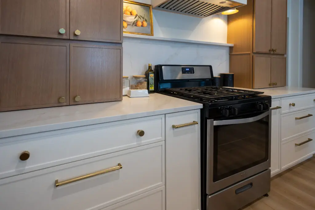 Two-tone kitchen cabinets modern