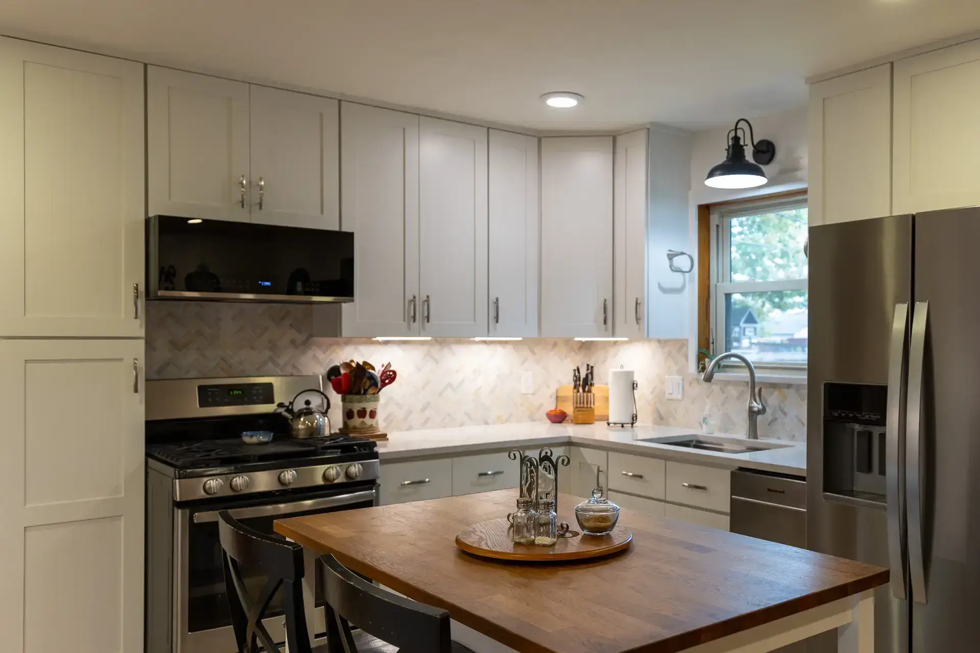 stock cabinets vs custom cabinets